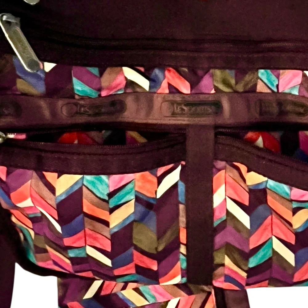 LESPORTSAC Deluxe Everyday Bag with Matching Pouch Shoulder or Crossbody Chevron - Picture 3 of 11